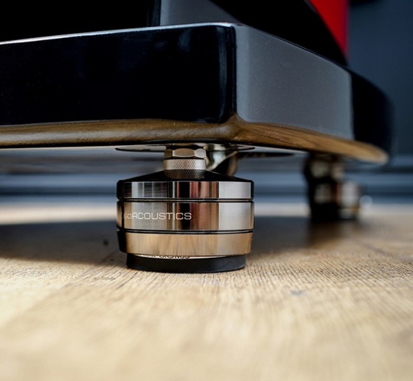 IsoAcoustics GAIA Titan Cronos
