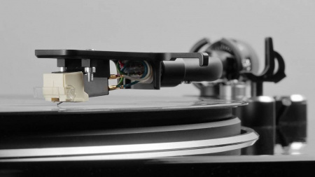 Проигрыватель винила Denon DP-400 Black