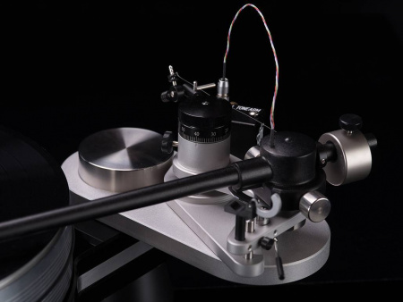 VPI Avenger