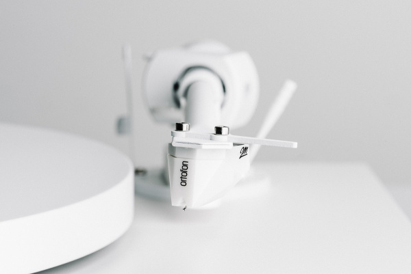 Pro-Ject Debut PRO (2M White) Satin White