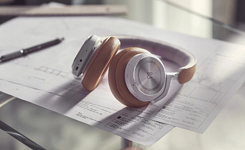 Bang & Olufsen Beoplay HX Timber