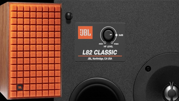 JBL L82
