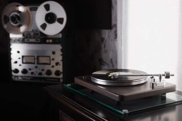 VPI Cliffwood Walnut