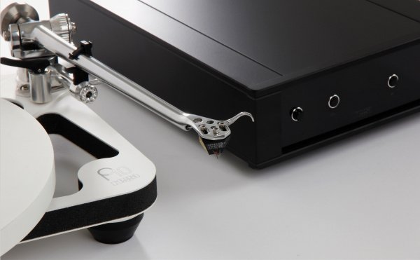 Проигрыватель винила Rega Planar 10 (APHELION 2 MC) White