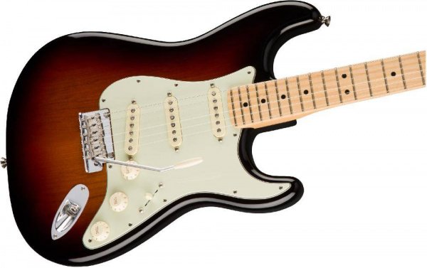 Fender AM PRO Strat MN 3TS
