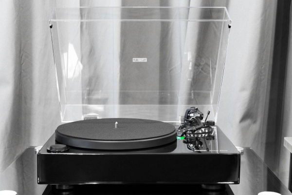 Проигрыватель винила Magnat MTT 990