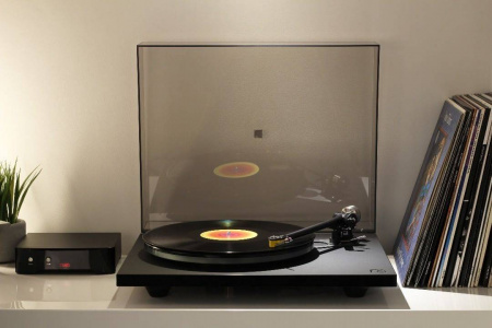 Проигрыватель винила Rega Planar 6 Black